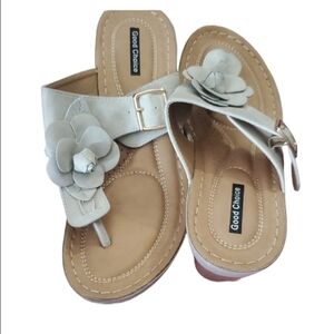 Good Chic Women's Gray Floral Sandals Size US 9.5